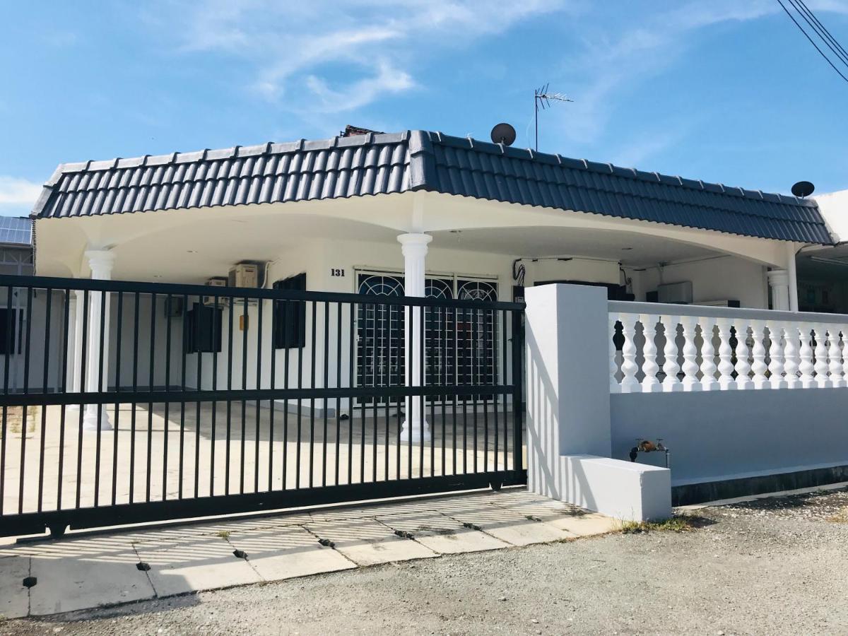 Cozy And Comfortable Homestay In Sungai Siput Exterior photo