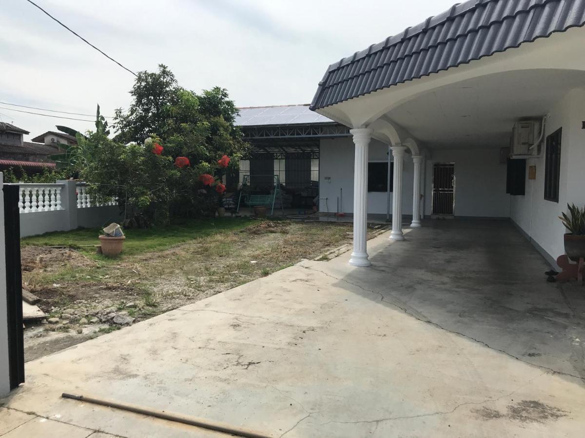 Cozy And Comfortable Homestay In Sungai Siput Exterior photo